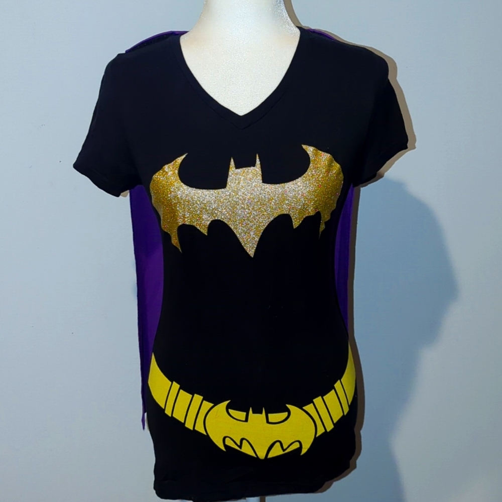 Women's Batman shirt with removable cape